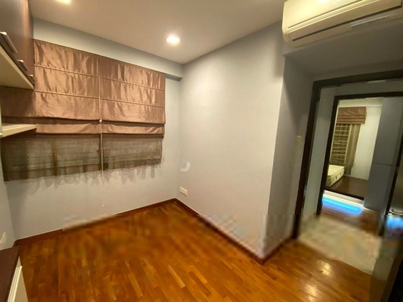 SUNNY PALMS 13