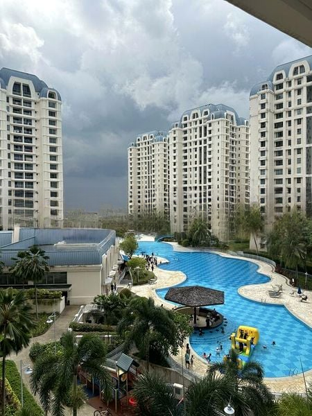 AQUARIUS BY THE PARK 7