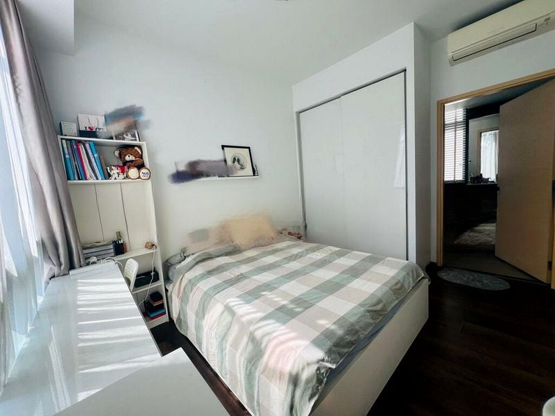 THE LUXURIE 6