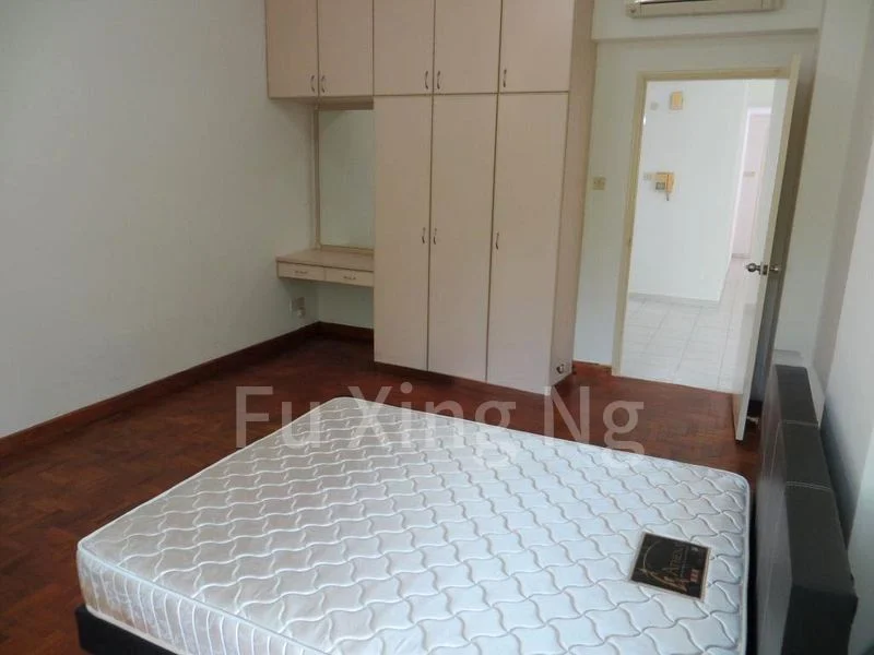 THE RIVERSIDE PIAZZA 3