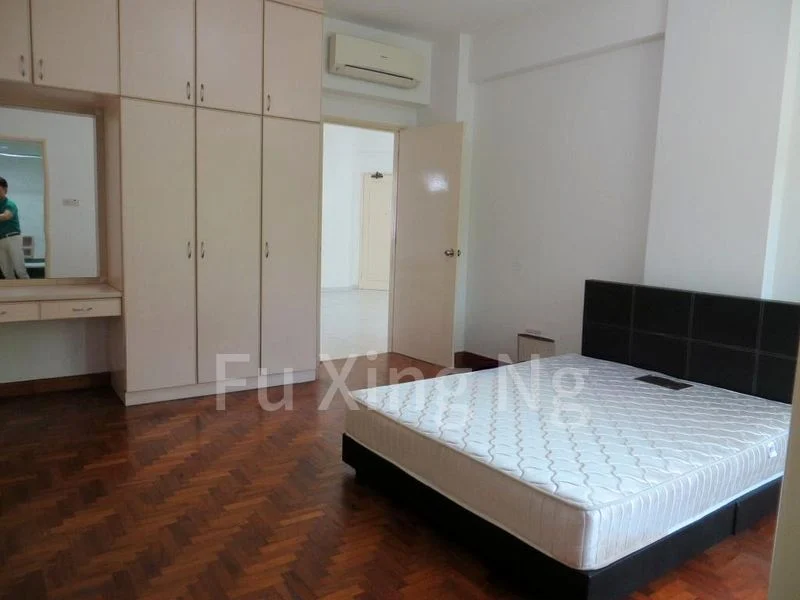 THE RIVERSIDE PIAZZA 5