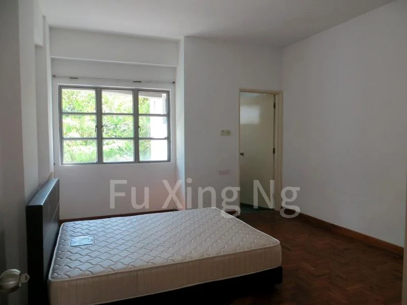 THE RIVERSIDE PIAZZA 6