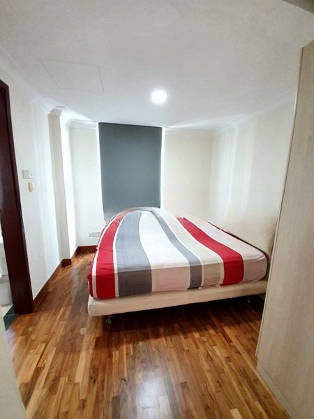 SUNNY PALMS 4