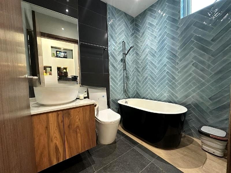 SUITES @ EASTCOAST 6