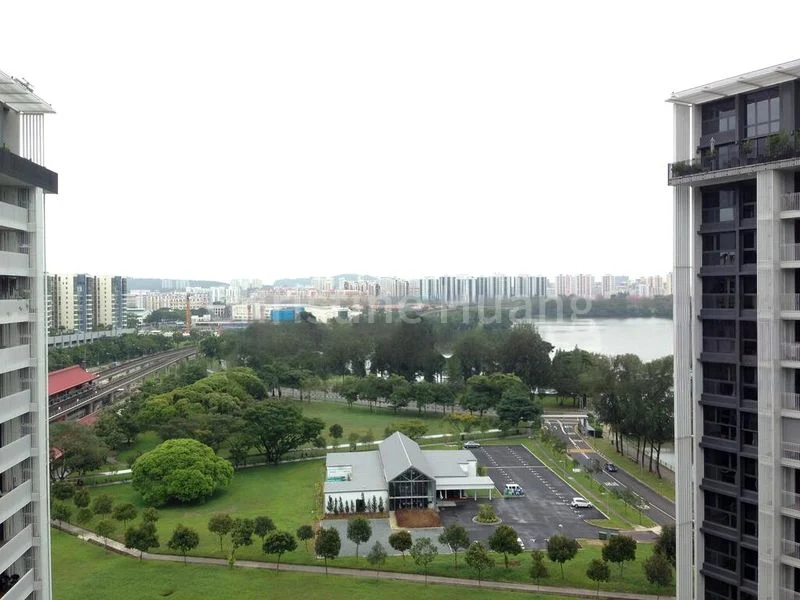 THE LAKEFRONT RESIDENCES 3