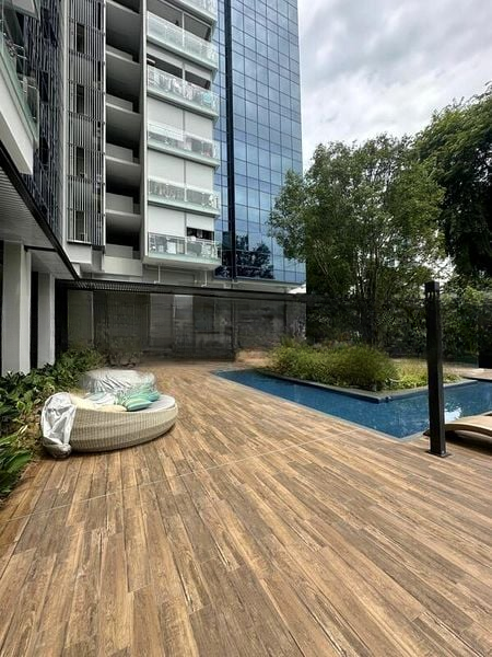 WILSHIRE RESIDENCES 4