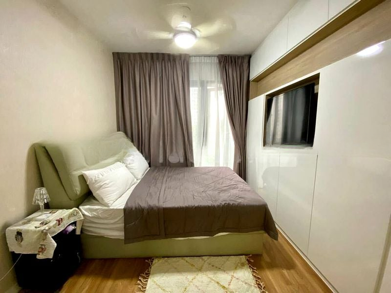 THE LAKEFRONT RESIDENCES 10