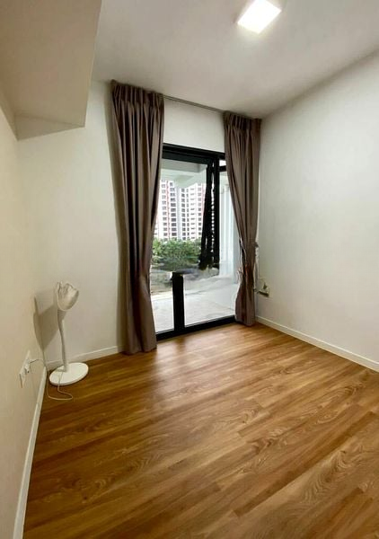 THE LAKEFRONT RESIDENCES 4