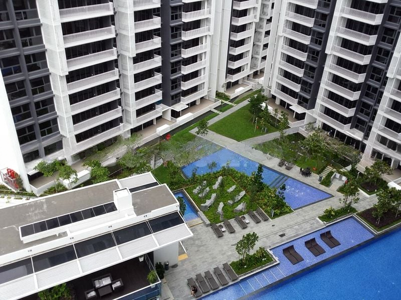 THE LAKEFRONT RESIDENCES 6