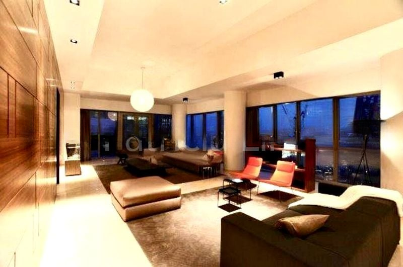 ONE SHENTON 9