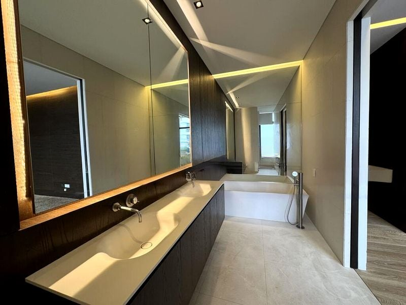 BEVERLY HILL 4