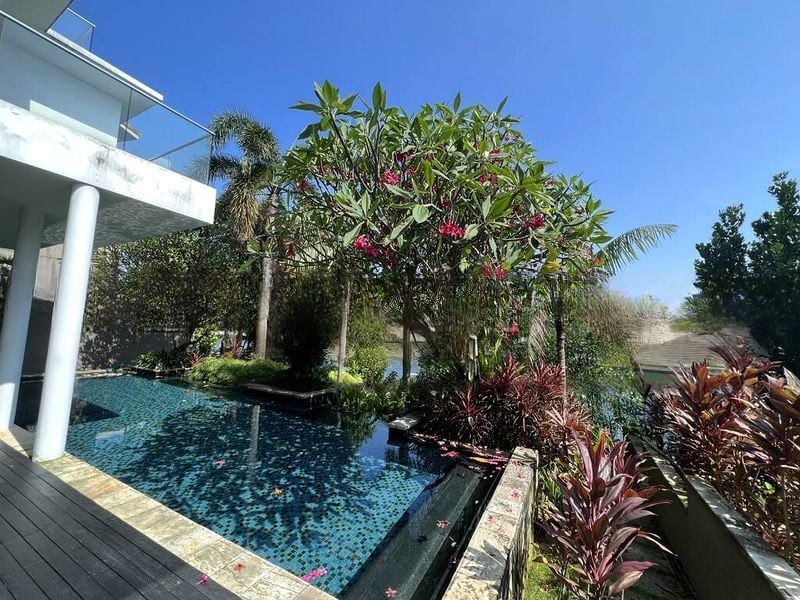 PARADISE ISLAND 2