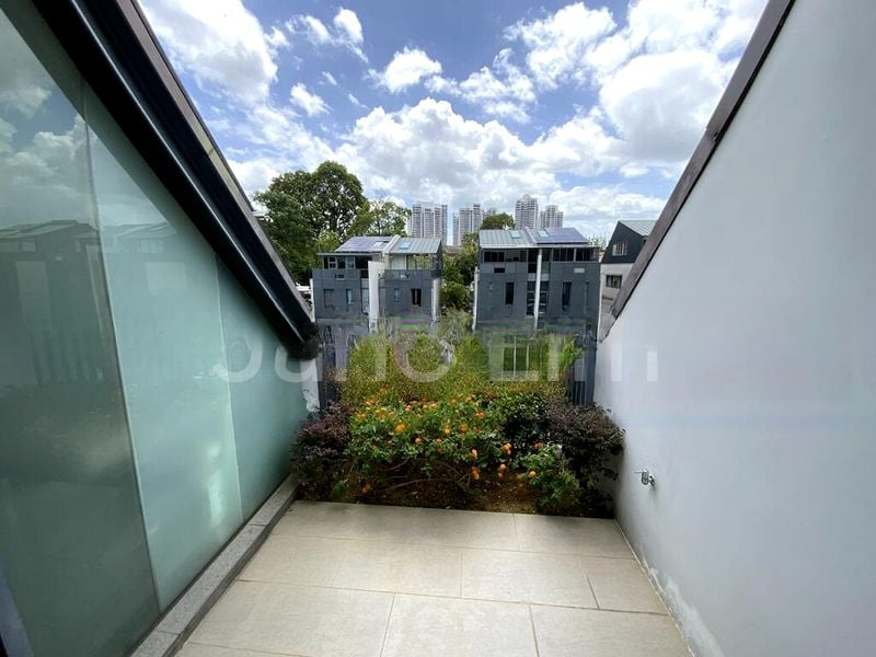 DUCHESS GARDEN 14