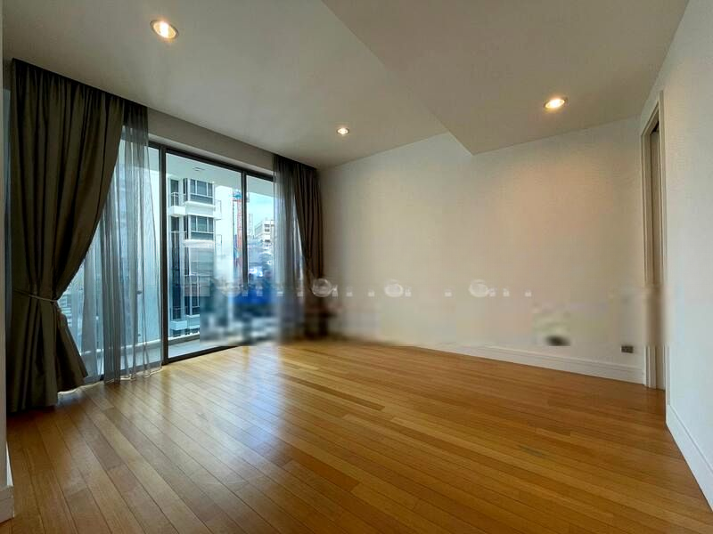 THE TATE RESIDENCES 13