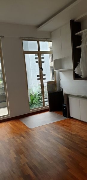 SIMS GREEN 6