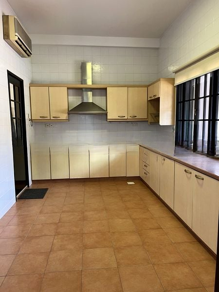 ALLAMANDA GROVE 6