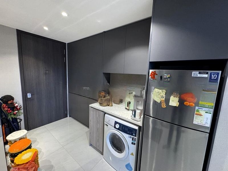 RIVERFRONT RESIDENCES 7