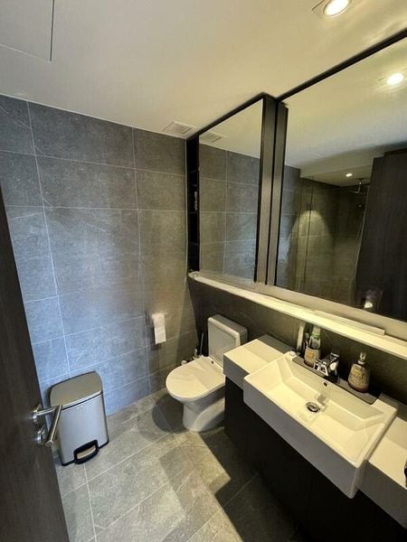 RIVERFRONT RESIDENCES 5