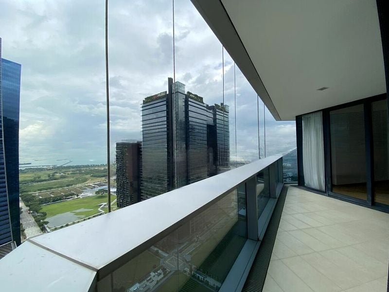 MARINA BAY SUITES 13