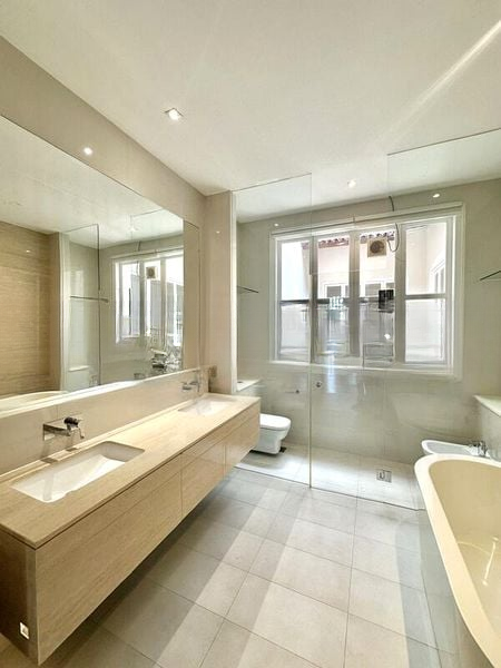 THE WHARF RESIDENCE 11