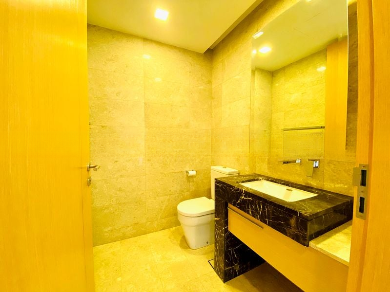 MARINA BAY SUITES 11
