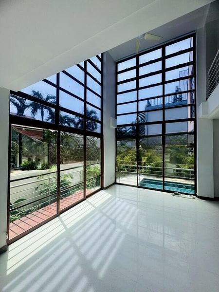 BOURNEMOUTH EIGHT 13