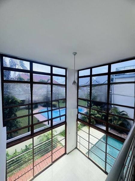 BOURNEMOUTH EIGHT 10