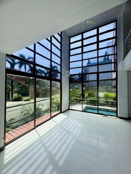 BOURNEMOUTH EIGHT 12