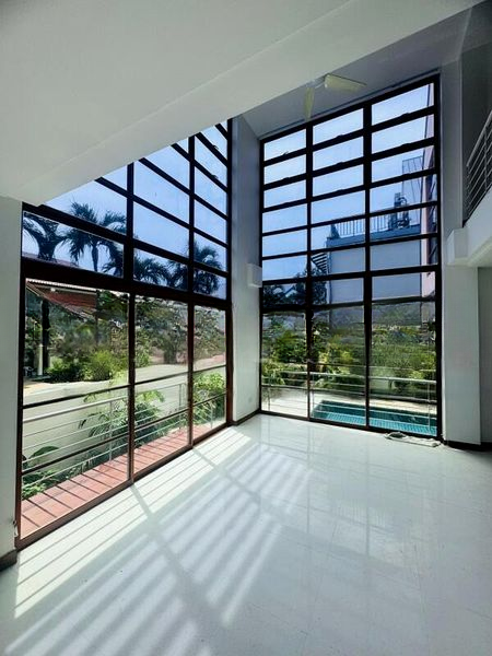 BOURNEMOUTH EIGHT 12