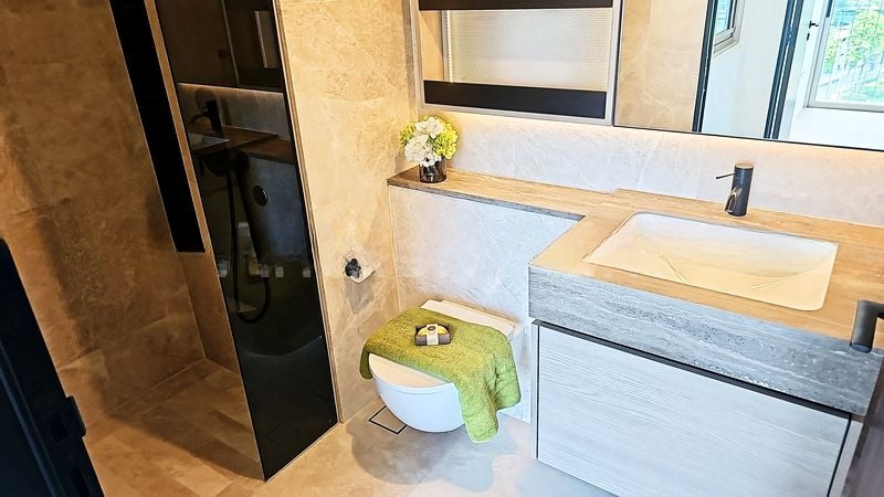 THE REEF AT KING'S DOCK 13