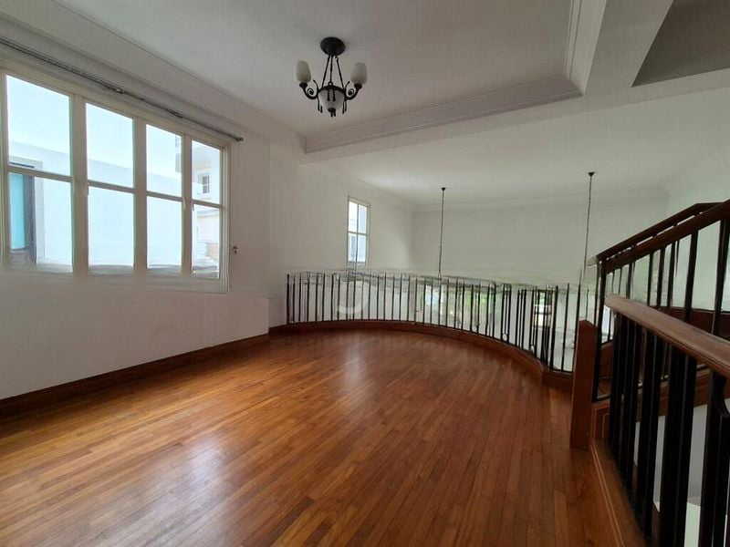 HOLLAND GROVE 9