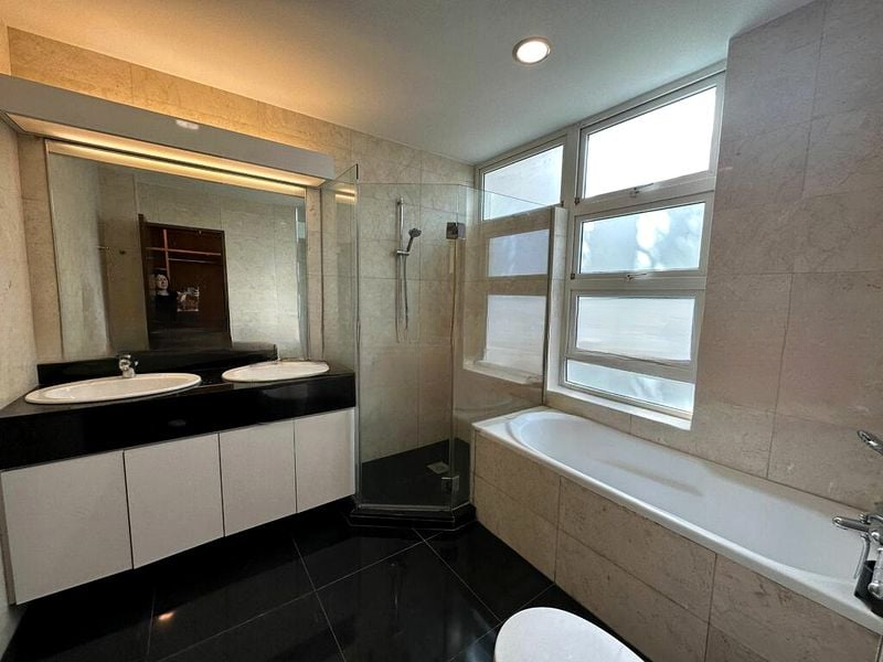 OPERA ESTATE 8