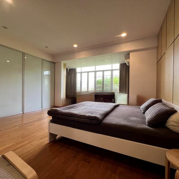 LUXUS HILLS 5