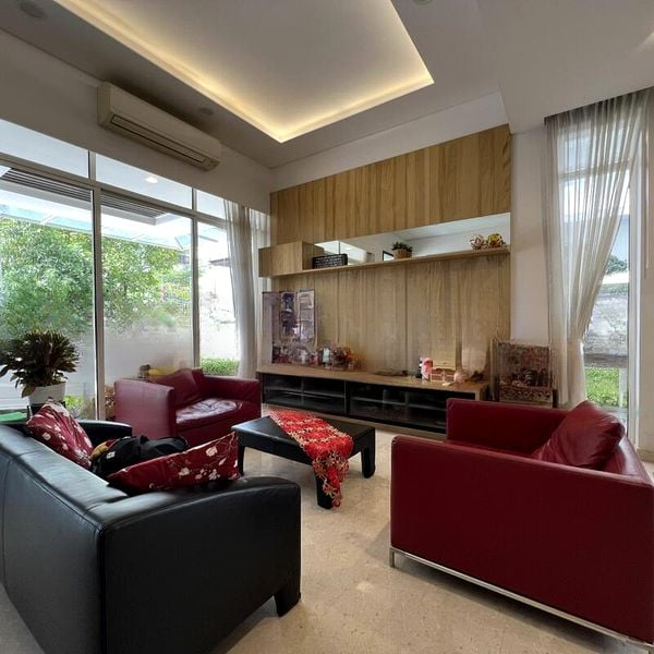 LUXUS HILLS 10
