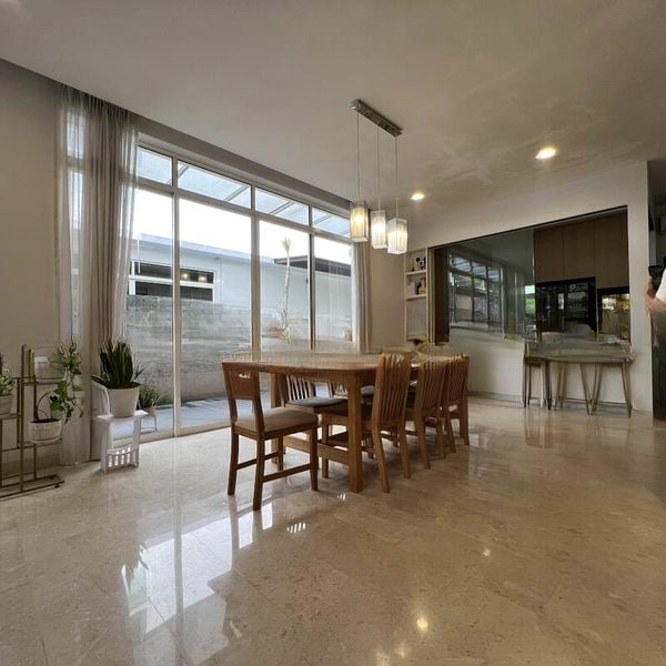 LUXUS HILLS 9