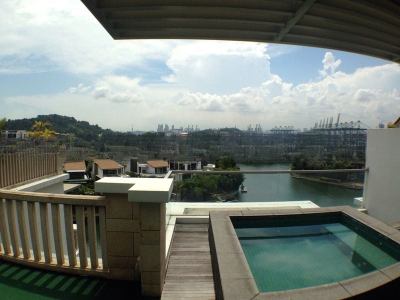 THE BERTH BY THE COVE 14