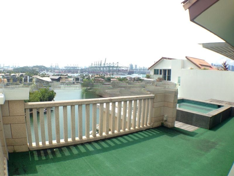 THE BERTH BY THE COVE 13