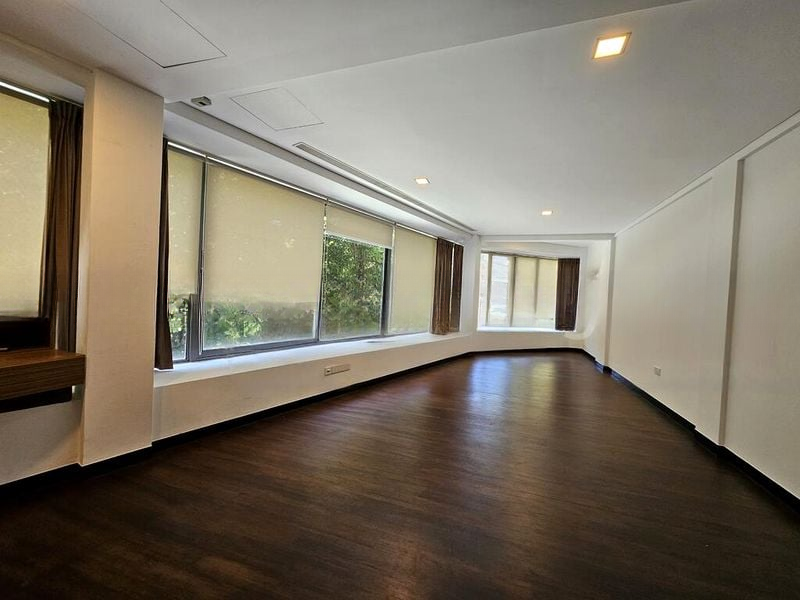 PEAKVIEW ESTATE 8