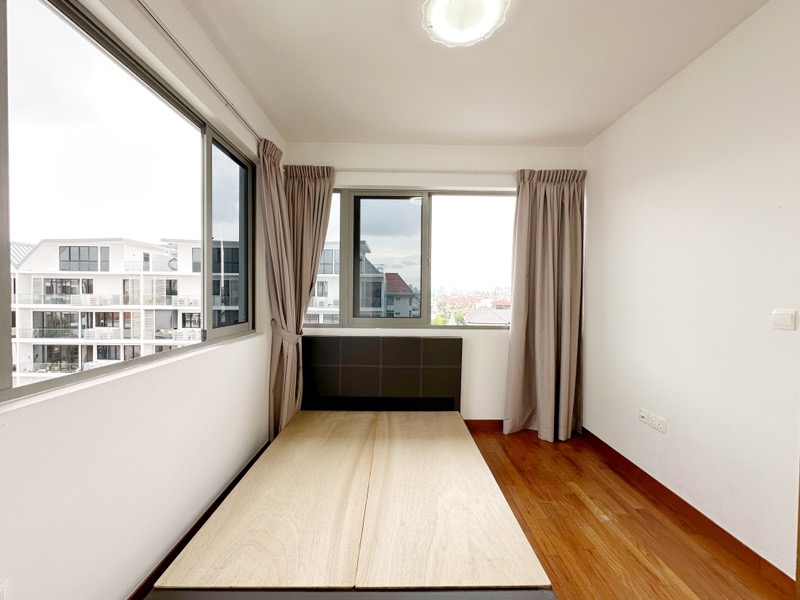 LAVERNE'S LOFT 1