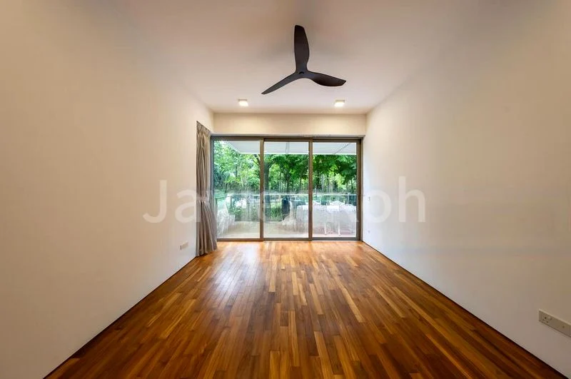 THE SEAFRONT ON MEYER 2