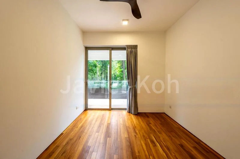 THE SEAFRONT ON MEYER 7