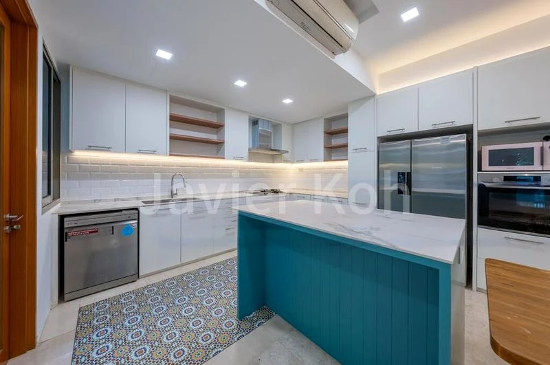 THE SEAFRONT ON MEYER 8