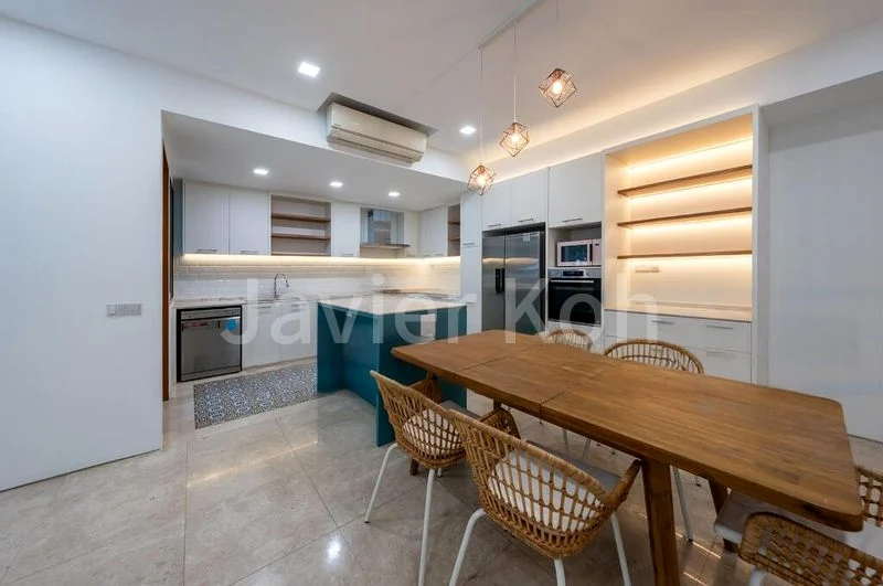 THE SEAFRONT ON MEYER 13