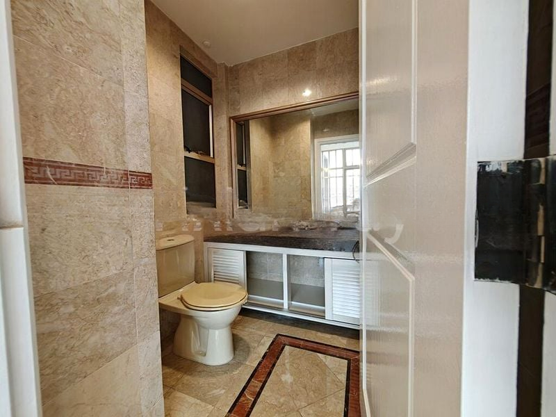 LEONIE CONDOTEL 5
