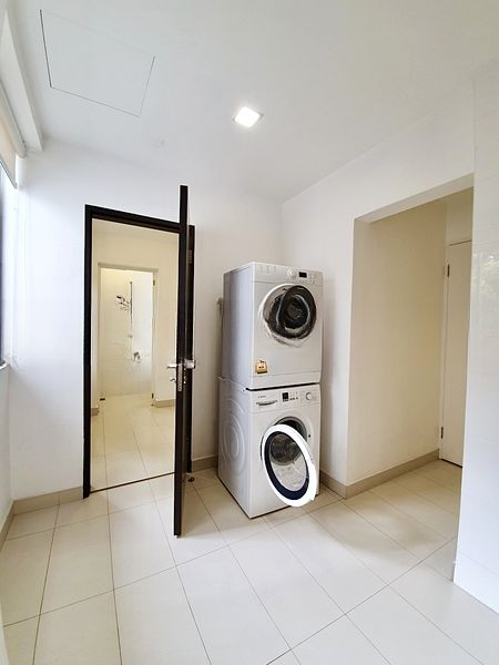 NASSIM REGENCY 12