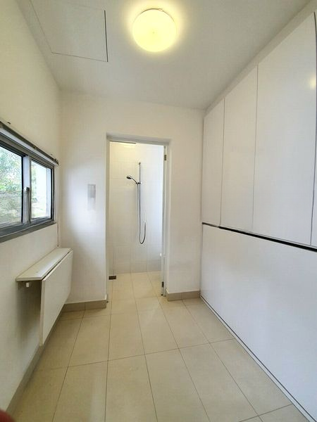 NASSIM REGENCY 11