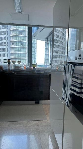 MARINA BAY SUITES 10