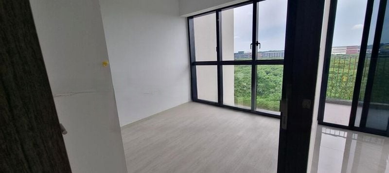 RIVERFRONT RESIDENCES 11