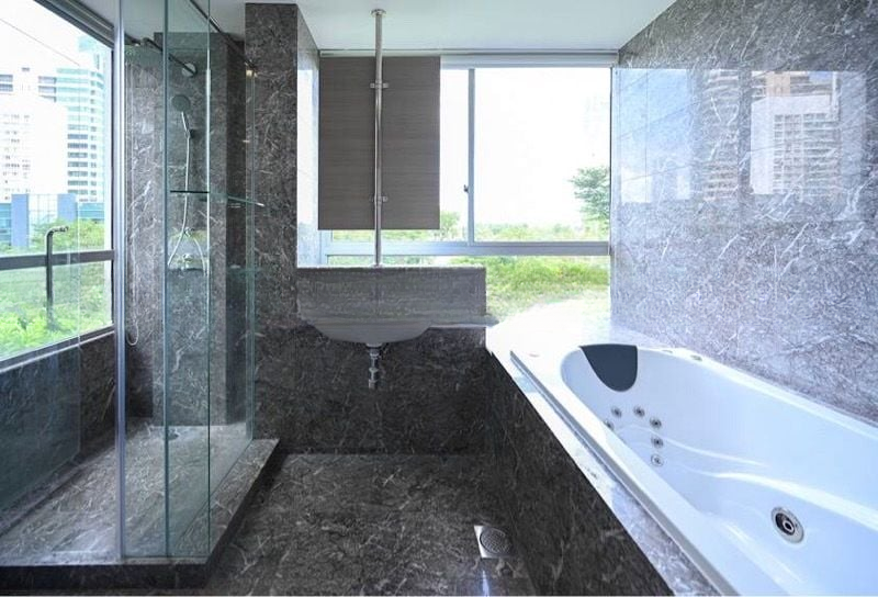 SUITES @ CAIRNHILL 8