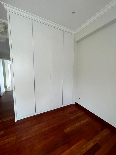 SEVEN HOLT ROAD 5